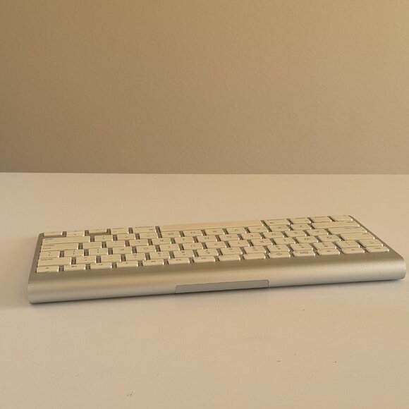 Genuine Apple Wireless Magic Keyboard Bluetooth A1314 - Picture 7 of 7